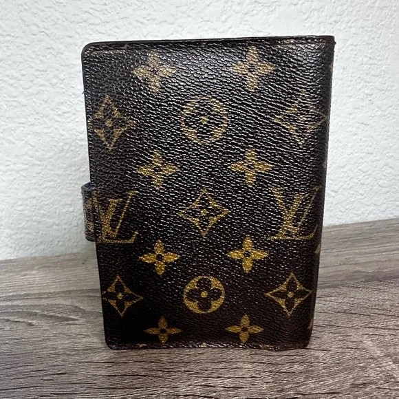 Authentic LOUIS VUITTON
Monogram Koala PM Agenda Blue, New Larger Ring Spine!! - Picture 7 of 8